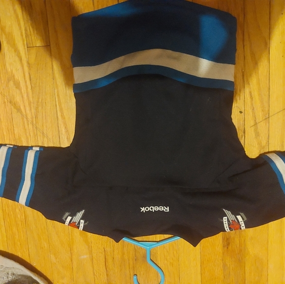 Winnipeg Jets Jersey - Picture 2 of 3